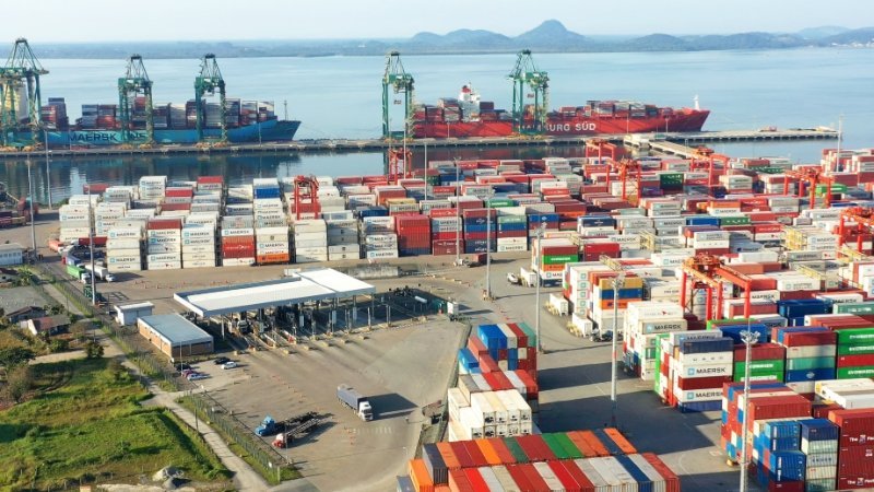 Porto Itapoá bate recordes e supera marco de 500 mil TEUs movimentados em 2024