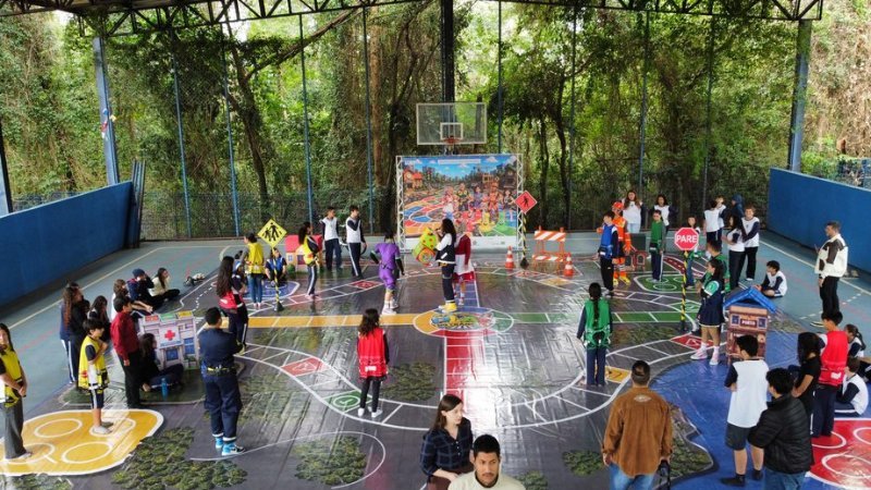 Brincadeira de hoje, ruas seguras de amanhã: a arte de educar o coração de Itapoá